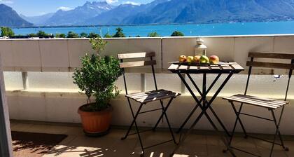 35Modern and spacious with balcony and lake view