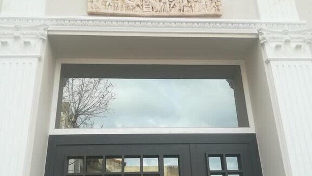 A hotel entrance with a sign reading "HOSTAL EMPERADOR" above a decorative pediment. - Hostal Emperador (Merida)