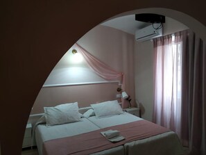 Quadruple Room | Free WiFi - Hostal Emperador (Merida)