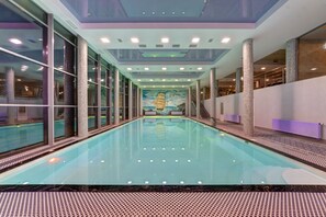 Indoor pool, seasonal outdoor pool, sun loungers - Hotel Podgore (Bukovel)