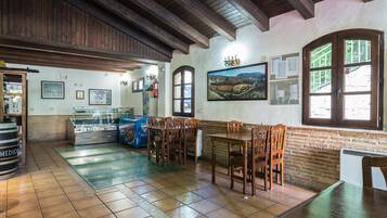 Se ofrece un desayuno continental (5 EUR por persona)