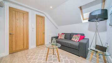 Apartment | Living area | 30-inch flat-screen TV with digital channels, TV