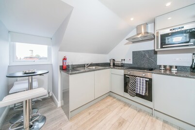 Flat 14 Helena House, 1-bed, Sleeps 3, Parking