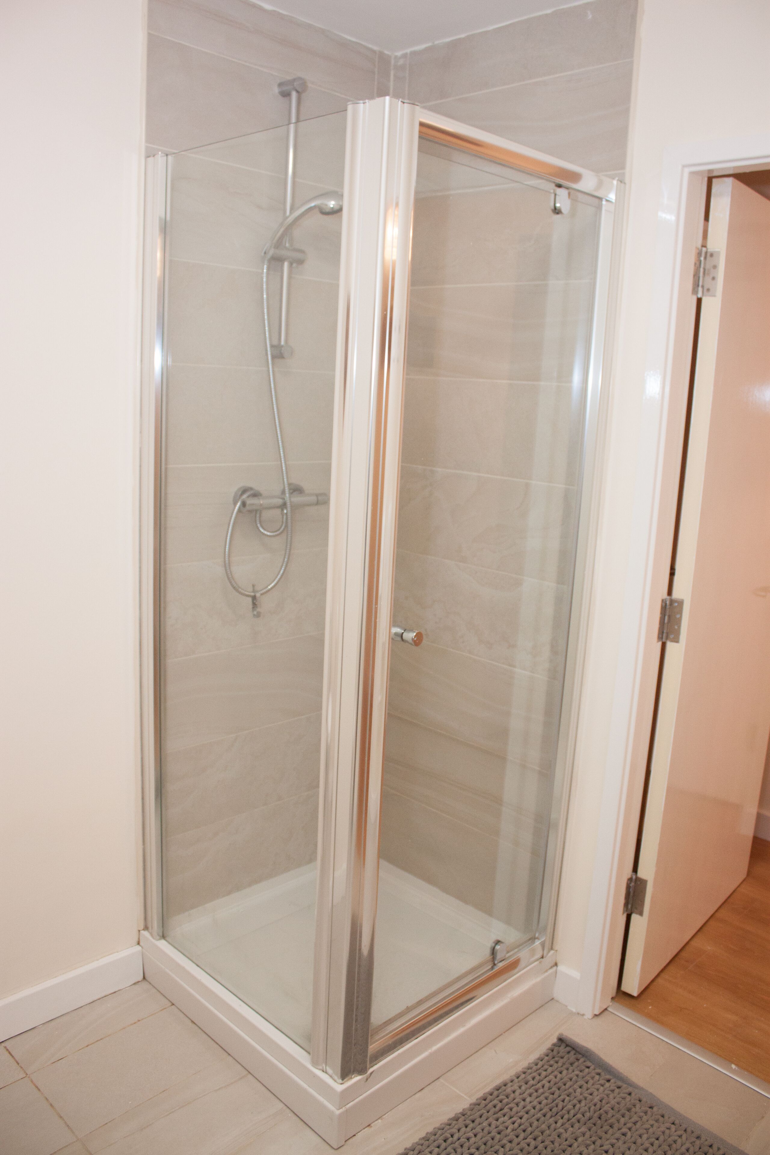 Apartment | Bathroom | Shower, towels