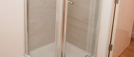 Departamento | Baño | Regadera y toallas