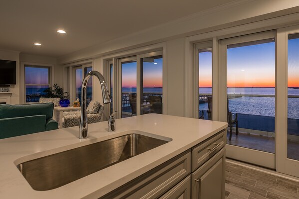 Interior - Dewey Beach Condo Direct BAYFRONT 3BR Sleeps 8 w/ Parking (Rehoboth Beach)