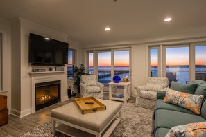 Smart TV, fireplace - Dewey Beach Condo Direct BAYFRONT 3BR Sleeps 8 w/ Parking (Rehoboth Beach)