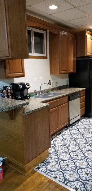 Fridge, microwave, oven, stovetop - Beautiful Historic Black Hills Home Very Close to Deadwood (Lead)