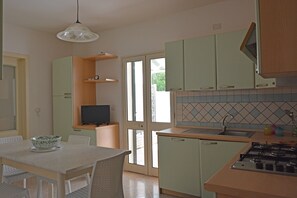 Kühlschrank, Ofen, Herdplatte, Geschirrspüler