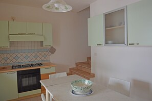 Refrigerador, horno, placa de cocina, lavavajillas