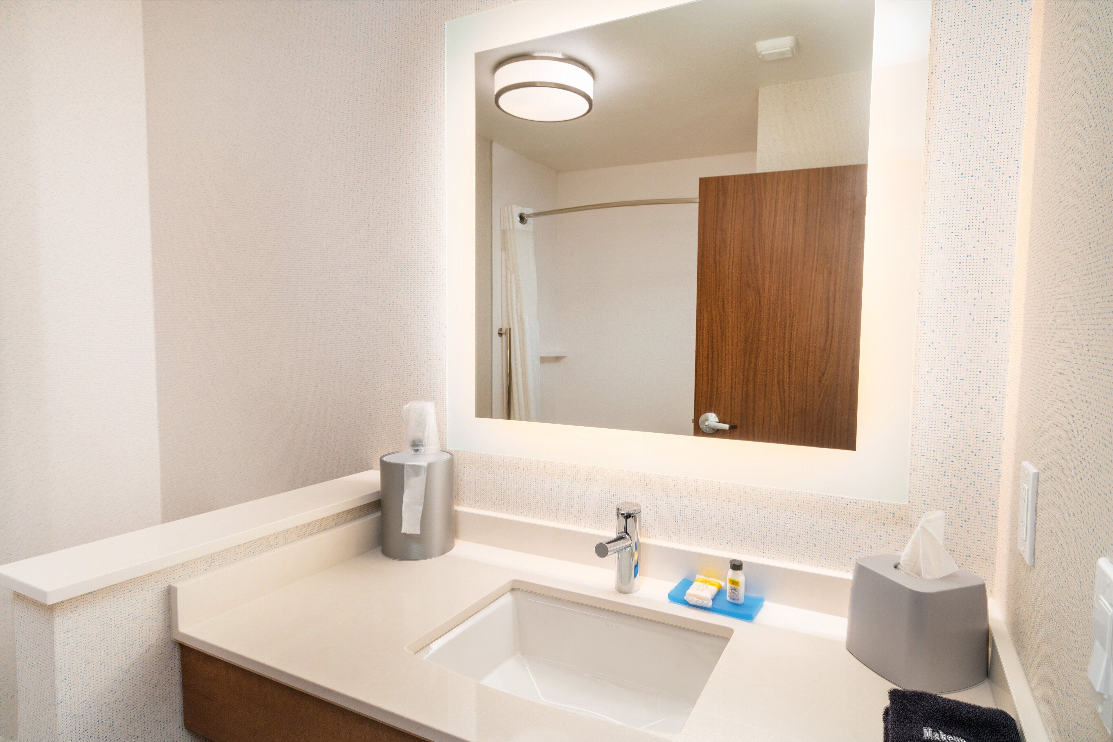 separate bathtub and shower, free toiletries, hair dryer, towels