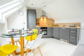 Fridge, microwave, oven, dishwasher - The Atico Spacious Luxury Apartment (York)