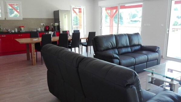 فطور قائم على الخدمة الذاتية مجانًا يوميًا