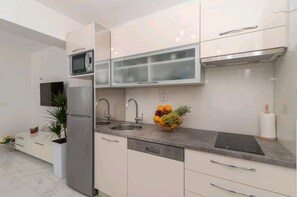 Kühlschrank, Mikrowelle, Geschirrspüler