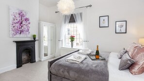 2 bedrooms, individually decorated, individually furnished, free WiFi - Riverside Walk House (York)