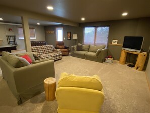 TV, fireplace, foosball - Aspen Ridge Gold-Amazing view, Hot tub, Fire Pit (Lead)