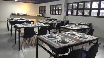 Sudah termasuk sarapan ala kontinental setiap hari