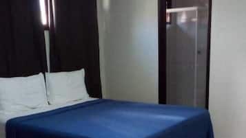 遮光窗簾/窗簾、熨斗/熨衫板、免費 Wi-Fi、床單