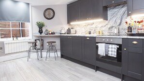 Electric kettle - Priory House Apartments 1 (York)