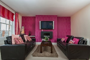 Flat-screen TV - Priory House Apartments 1 (York)