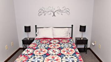 3 bedrooms, iron/ironing board, WiFi, bed sheets