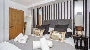 Appartement luxueux | 2 chambres, décor unique, ameublement unique, accès au Wi-Fi (inclus)