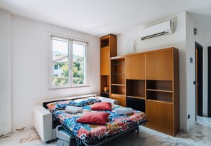 2 bedrooms, iron/ironing board, free WiFi