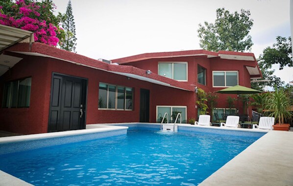 Front of property - Hermosa Casa para Grupos Grandes (Cancun)