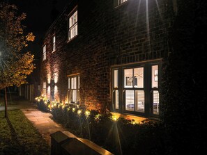 Property grounds - 2 bedroom accommodation in York (York)