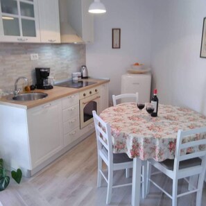 Private kitchen - Small apartment near sea with beautiful sea view. (SUMARTIN (BRAC))
