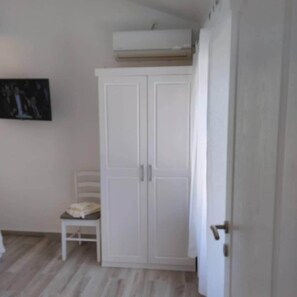 Interior - Small apartment near sea with beautiful sea view. (SUMARTIN (BRAC))