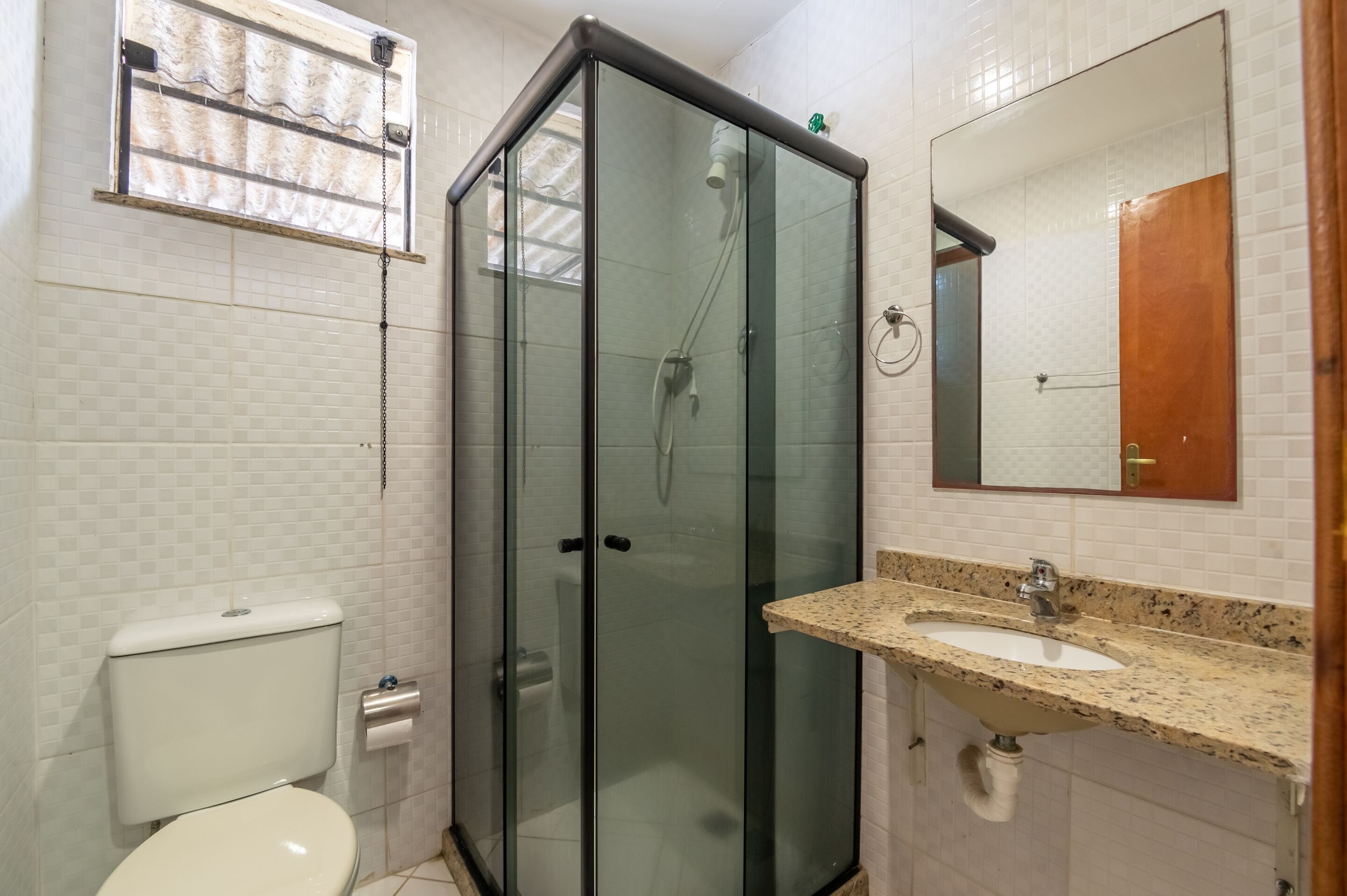 superior triple room (1 double bed + 1 single bed) | bathroom | shower, towels, soap, toilet paper