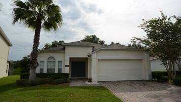 House (4726 4-Bedroom Pool Home,Cumbrian La) | Exterior