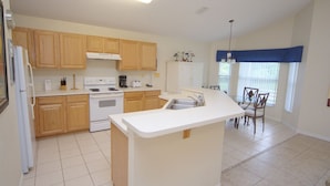 Private kitchen - 324510 4-bedroom's Outdoor Spa & Games Room! (Kissimmee)