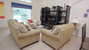 Living room - 324510 4-bedroom's Outdoor Spa & Games Room! (Kissimmee)