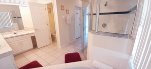 House (4630 4 Bedroom Private Pool Home, Cum) | Bathroom - 4630 4 Bedroom Private Pool Home, Cumbrian Lakes (Kissimmee)
