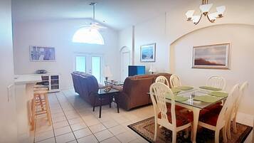 House (4630 4 Bedroom Private Pool Home, Cum) | Private kitchen | Fridge, microwave, oven, stovetop