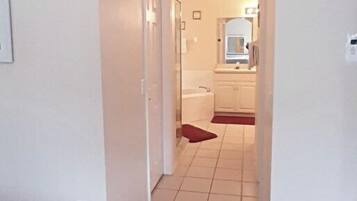 House (4630 4 Bedroom Private Pool Home, Cum) | 4 bedrooms, desk, free WiFi