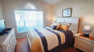 House (4630 4 Bedroom Private Pool Home, Cum) | 4 bedrooms, desk, free WiFi