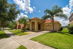 Exterior - Bella Vida Resort Luxury Pool Home Game Room View! (Kissimmee)