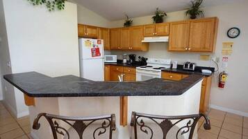 House (4707 4-Bdrm's*Lake View*Games Room*Ou) | Private kitchen | Fridge, microwave, oven, stovetop