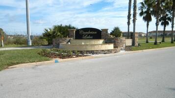 House (4707 4-Bdrm's*Lake View*Games Room*Ou) | Exterior