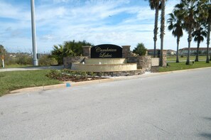 House (4707 4-Bdrm's*Lake View*Games Room*Ou) | Exterior