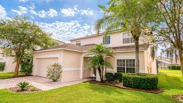 House (87285 7 Bedroom Pool Home,Cumbrian La) | Exterior