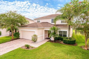 House (87285 7 Bedroom Pool Home,Cumbrian La) | Exterior
