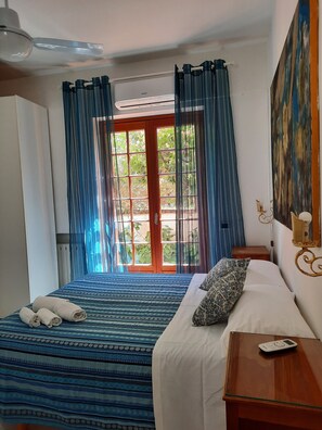 6 bedrooms, iron/ironing board, cots/infant beds, WiFi