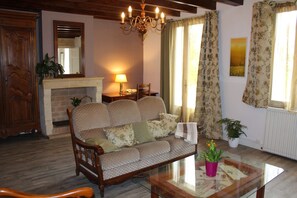 Télévision, jeux vidéo, lecteur de DVD, livres