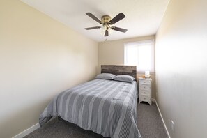 4 chambres, fer et planche à repasser, Wi-Fi, literie fournie