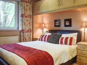 3 bedrooms, free WiFi, bed sheets - A modern town house in the centre of the popular Bowness. (Bowness on Windermere)