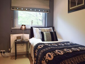 3 bedrooms, free WiFi, bed sheets - A modern town house in the centre of the popular Bowness. (Bowness on Windermere)